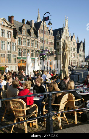 Cafe entlang der Leie oder Lys Flusses, Gent, Flandern, Belgien Stockfoto