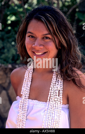 Polynesian Cultural Center Hawaiian Mädchen in Native Kostüm auf Ost Oahu in Hawaii USA Stockfoto