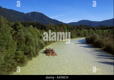 Floß auf der Isar in der Nähe von Lenggries, Upper Bavaria, Bayern, Deutschland, Europa Stockfoto