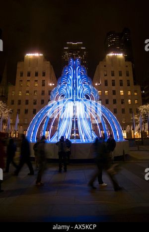 Electric Fountain der Künstler Tim Noble und Sue Webster in Rockefeller Plaza in New York City Stockfoto