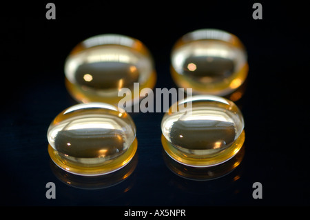 Pearly Wassertropfen auf eine beschichtete Oberfläche, Nanotechnologie Stockfoto