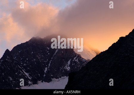 Dämmerung, Gipfel des Mt. Ruderhofspitze, Stubaier Alpen, Nord-Tirol, Austria, Europe Stockfoto