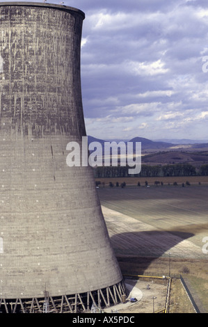 Pocerady, Tschechische Republik. Kraftwerk Kühltürme. Stockfoto