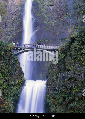 Eine Ansicht der Multnomah Falls Oregon s am meisten besuchte Attraktion Stockfoto