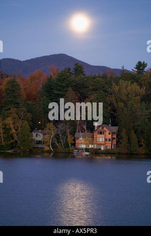 Full Moon rising über Lake Placid Adirondack Mountains Essex County New York Stockfoto
