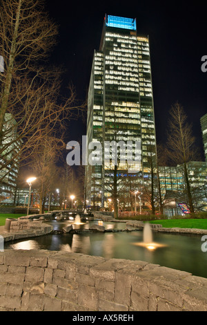 Canary Wharf und Canada Square, Park und Wolkenkratzer, Docklands, London, England, UK, Europa Stockfoto