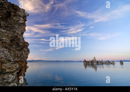 Interessanten Tuff Felsformationen, Mono Lake, Lee Vining, California, USA Stockfoto