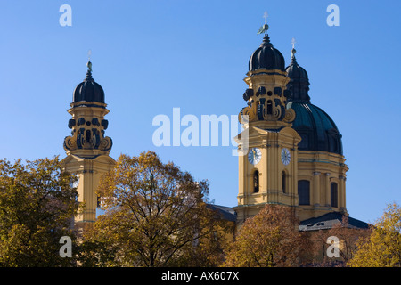 Theatinerkirche Kirche in Herbst, Odeonsplatz-Platz, München, Bayern, Deutschland, Europa Stockfoto