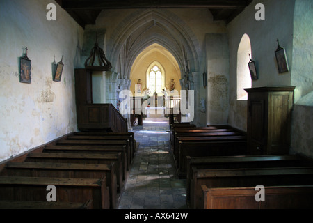 Im Inneren der Kirche in Angoville-au-Ebene, (Nr Carentan), Normandie, Frankreich. Stockfoto