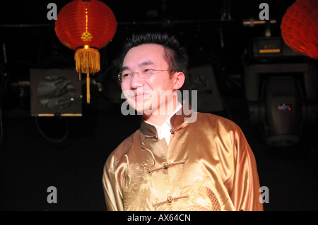 Chinesische Studentin erklingt in der Festival-Show von Sheffield 2008 chinesische Laterne Stockfoto