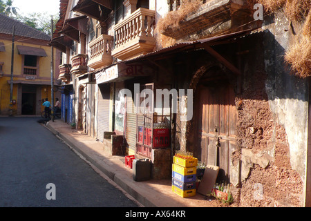 Alte Gebäude in Fontainhas, einem alten portugiesischen Viertel von Panjim (Panaji), Goa, Indien. Stockfoto