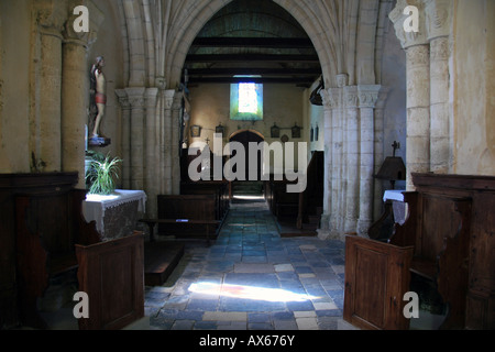 Im Inneren der Kirche in Angoville-au-Ebene, (Nr Carentan), Normandie, Frankreich. Stockfoto