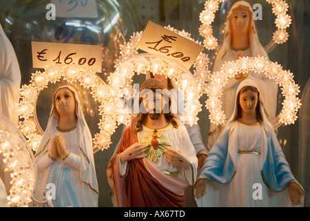 Jungfrau Maria und Jesus-Figuren auf Italienisch anzeigen Stockfoto