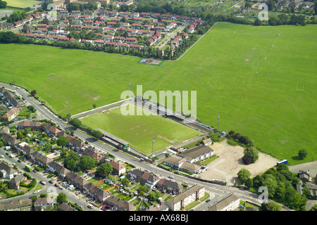 Luftaufnahme von Hendon Football Club, auch bekannt als Beute Stadion auf Clitterhouse Spielfelder in Brent Cross, London Stockfoto