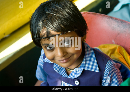 Schulmädchen in den Backwaters Keralas in Indien Stockfoto