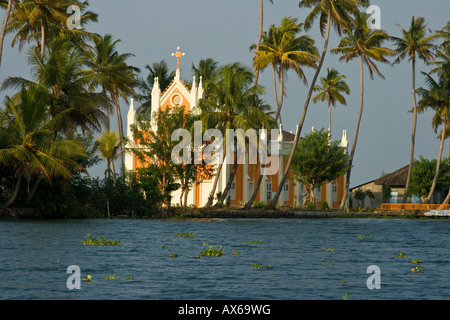 Christliche Kirche in Keralas Backwaters in Indien Stockfoto