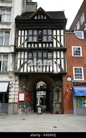 Torhaus Eingang zum Hl. Bartholomäus der großen Kirche in Smithfield, London Stockfoto