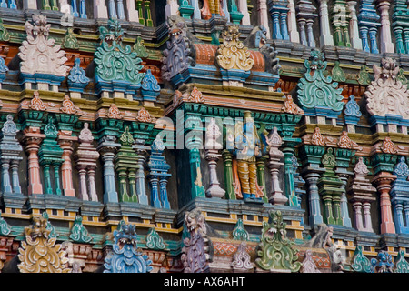 Kunstvolle Details Ona Gopuram an Meenakshi-Hindu-Tempel in Madurai, Indien Stockfoto