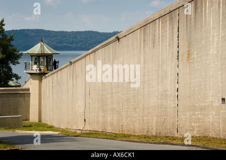 Das legendäre Sing Sing Gefängnis am Fluss, Ossining, New York, Westchester County am Hudson River. Stockfoto