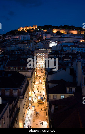 Blick auf Lissabon Burg und Baixa aus Santa Justa Aufzug Stockfoto