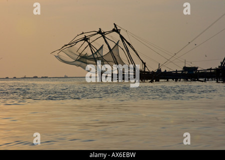 Chinesische Fischernetze auf Vypeen Island in Cochin, Indien Stockfoto