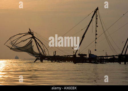 Chinesische Fischernetze auf Vypeen Island in Cochin, Indien Stockfoto