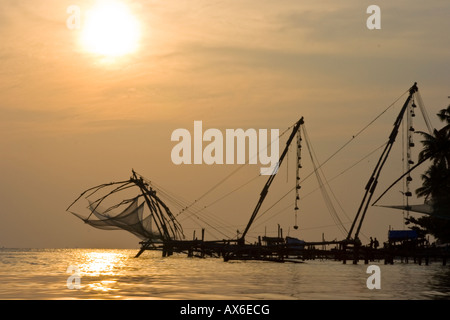 Chinesische Fischernetze auf Vypeen Island in Cochin, Indien Stockfoto