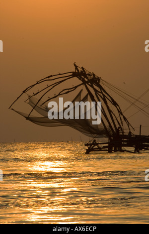 Chinesische Fischernetze auf Vypeen Island in Cochin, Indien Stockfoto