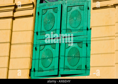 Alte geschnitzte hölzerne Fensterläden in Jew Town Mattancherry Indien Stockfoto