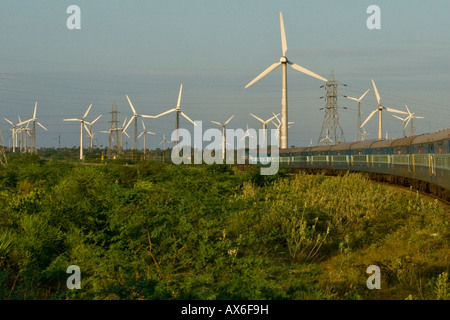 Generation der Windkraftanlagen in der Nähe von Kanyakumari in Tamil Nadu, Indien Stockfoto