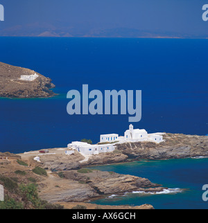 Erhöhte Ansicht der Kirche an der Küste, Chrysopigi Kirche, Chrysopigi, Panagia, Sifnos, Kykladen, Griechenland Stockfoto