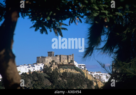 Arcos De La Frontera, weißes Dorf, Cádiz, Andalusien, Spanien. Burg, Castillo. Stockfoto