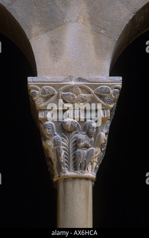 St.-Peter-Kirche (Iglesia de San Pedro el Viejo) Huesca Aragon, Spanien. Romanische Steinbildhauen im Kreuzgang. Stockfoto