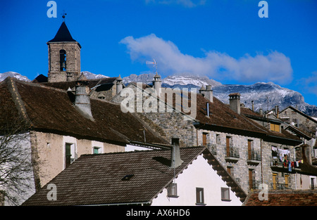 Hecho, Dorf in der Region Aragon, Spanien.  Gebirgskette der Pyrenäen. Stockfoto