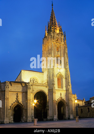 Oviedo Cathedral Nachtaufnahme, Asturien, Nordspanien. Stockfoto