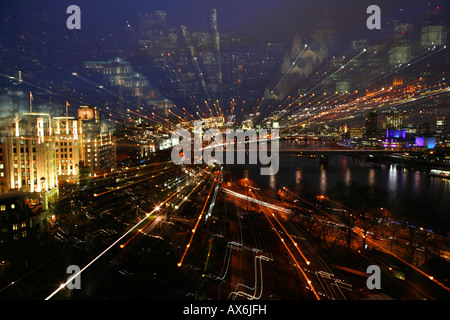 Explosion Zoom Schuss der Panoramablick hinunter die Themse vorbei an Waterloo Bridge in Richtung The City of London Stockfoto