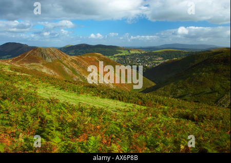 England, Shropshire, die lange Mynd.  Blick von der Long Mynd Blick in Richtung Kirche Stretton. Stockfoto