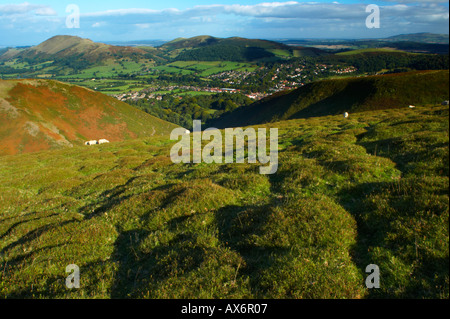 England, Shropshire, die lange Mynd.  Blick von der Long Mynd Blick in Richtung Kirche Stretton. Stockfoto