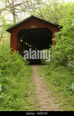 Friedhof-Straßenbrücke überdachte Brücke gelb Federn Greene County Ohio Circa 1886 Glen Helen Naturschutzgebiet Stockfoto