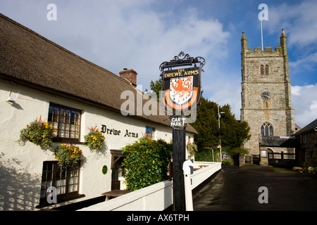 Drewe Arme und Drewsteignton Kirche im Dartmoor National Park, Devon Stockfoto