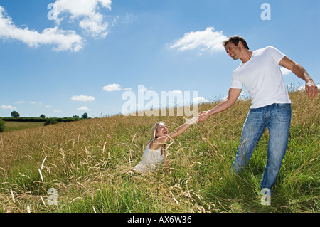 Menschen helfen, seine Freundin Stockfoto