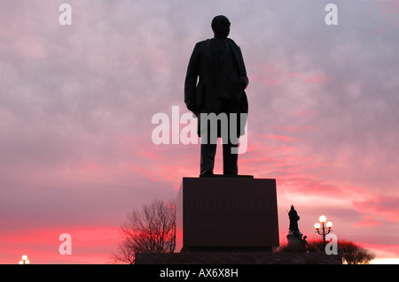 Silhouette Statuen des ehemaligen Ministerpräsidenten am laufenden Parliament Hill Stockfoto