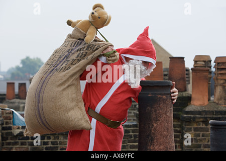 Weihnachtsmann, die Geschenke zu liefern Stockfoto