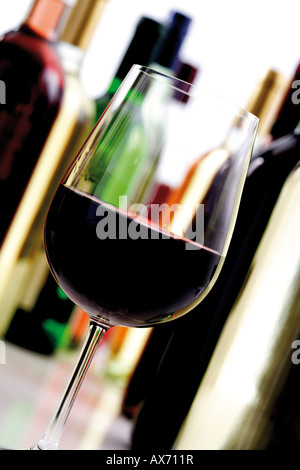 Glas Rotwein, Nahaufnahme Stockfoto