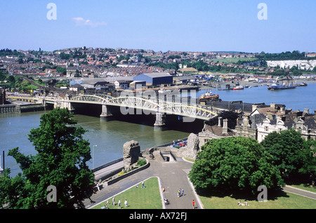 Medway River Rochester Schiene Brücken Kent England UK Stadtbild Landschaft Blick Stockfoto