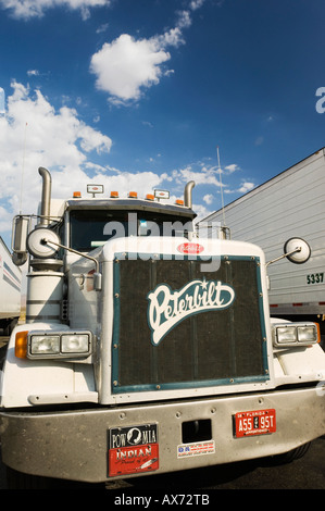 Klassische Peterbilt LKW, Route 66, Nevada, USA Stockfoto
