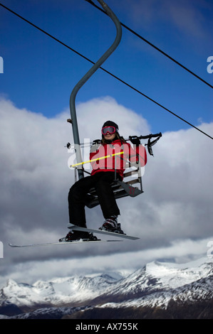 Entspannende Skifahrer am Sessellift, "Glencoe Skipisten", Lochaber, UK, Europa Stockfoto