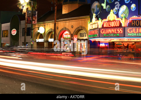 Verkehr-Streifen von in der Nacht in Hollywood Kalifornien Stockfoto