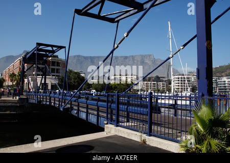 Doppelbogen Klappbrücke West Kai V & eine Waterfront Kapstadt westlichen Kapprovinz in Südafrika der North Wharf verlinken Stockfoto