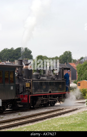 Dampfzug fährt über die Bucht der Somme die Touristen für einen einzigartigen Blick auf die Mündung der Somme St Valery Sur Somme Stockfoto